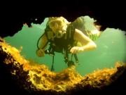 Entdecken Sie die Unterwasserwelt: Höhlen